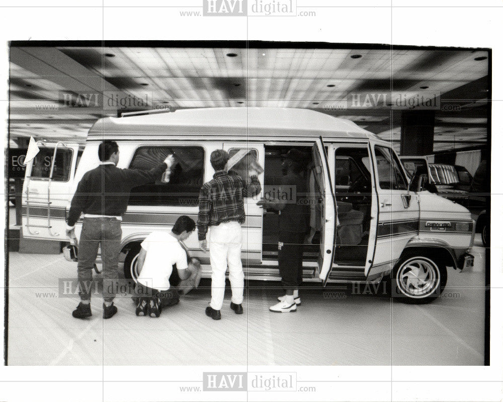 1992 Press Photo Detroit Auto Show - Historic Images