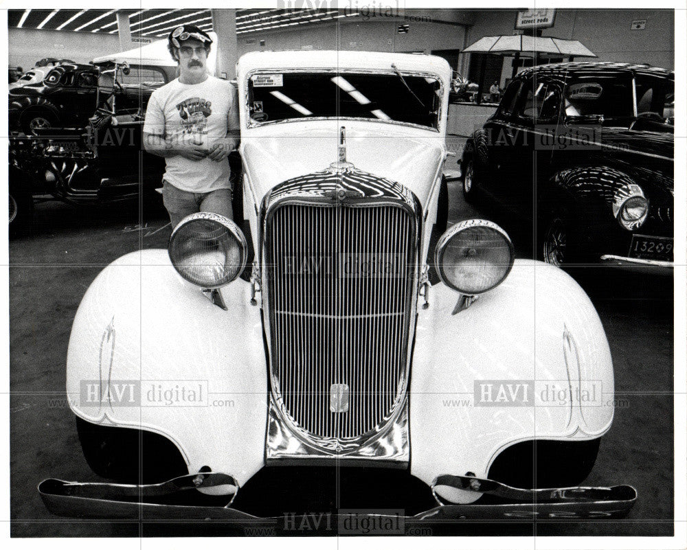 1978 Press Photo Garold Bayer Automobile Show 1978 - Historic Images