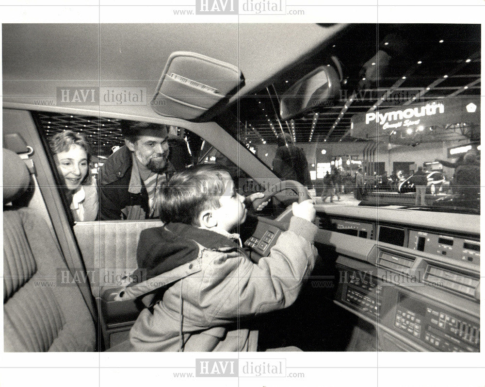 1988 Press Photo Automobile Show Detroit Cars Boy - Historic Images