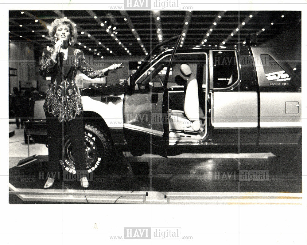 1988 Press Photo automobile show GLITZ AND GLITTER - Historic Images