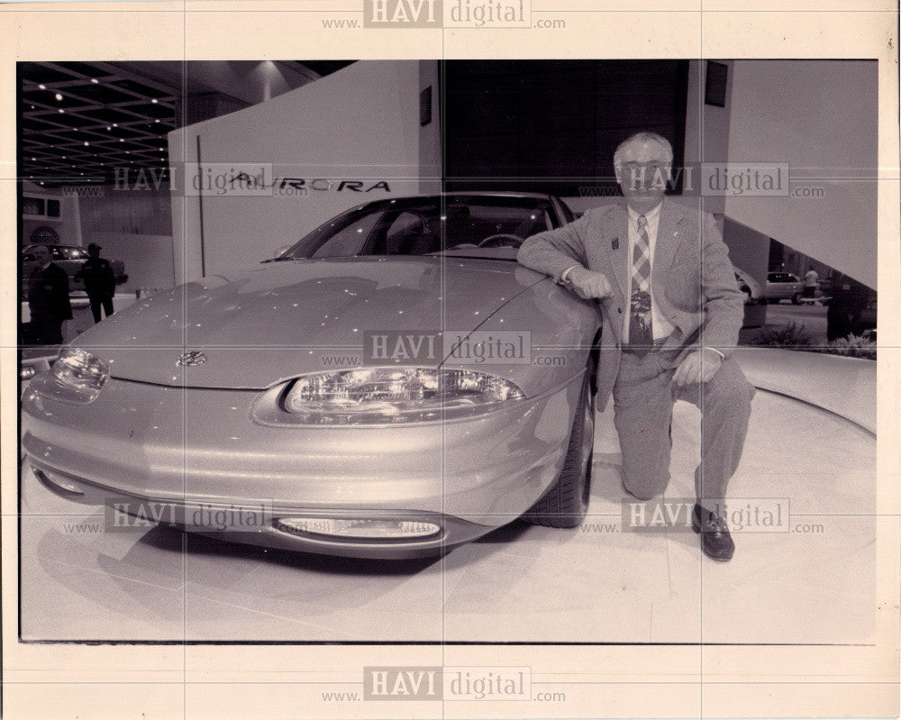 1993 Press Photo General Manager John Rock with Aurora. - Historic Images