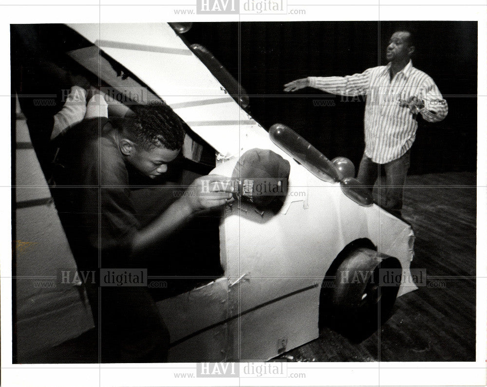 1993 Press Photo General Motors Eingineer Automobile - Historic Images