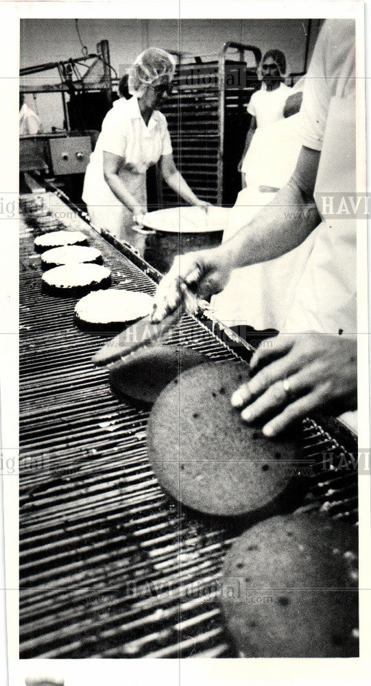 1988 Press Photo Bakery - Historic Images