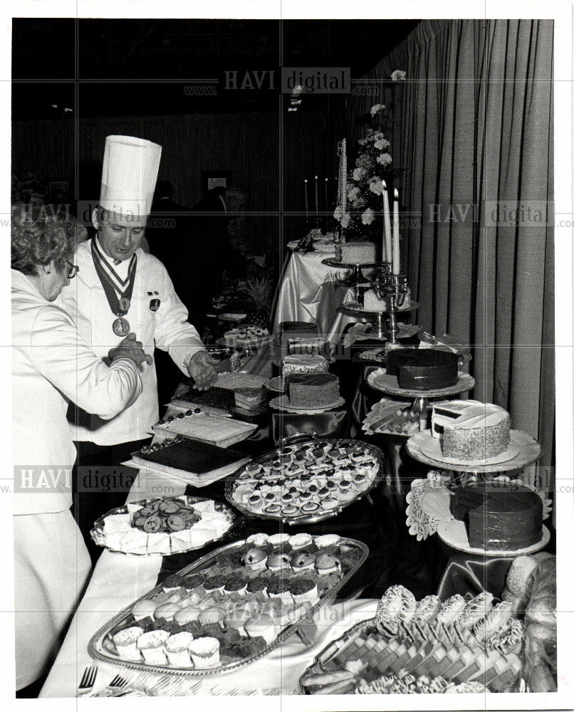 1981 Press Photo AWREY BAKERY CO. - Historic Images