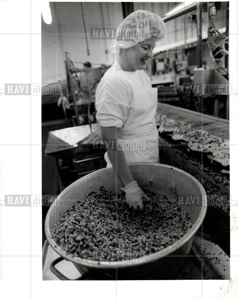 1991 Press Photo Awrey Bakery Co. - Historic Images