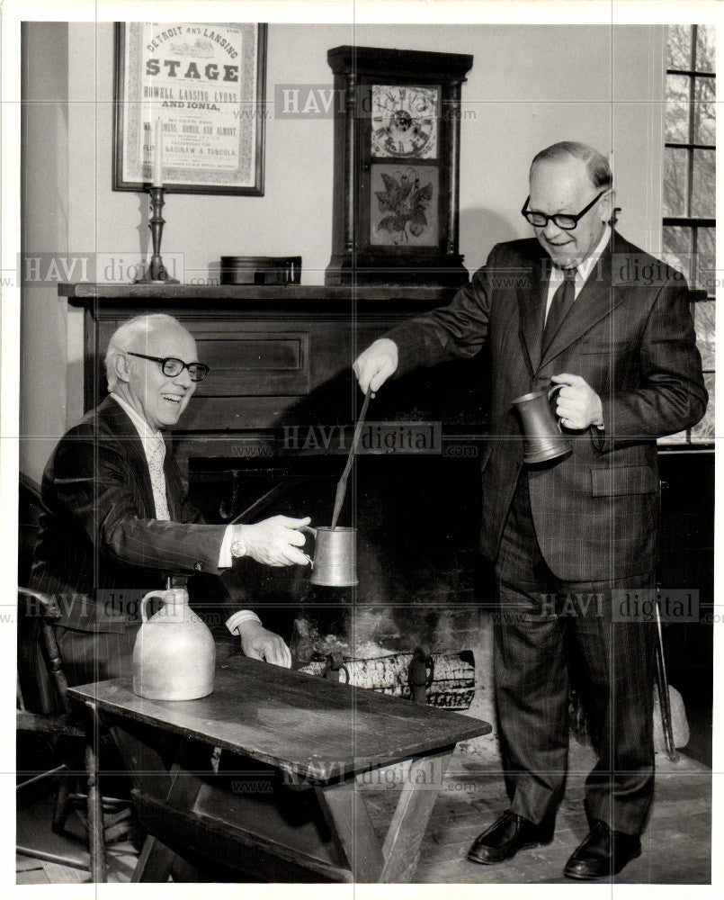 1974 Press Photo Robert G. Wheeler, Frank Caddy, - Historic Images