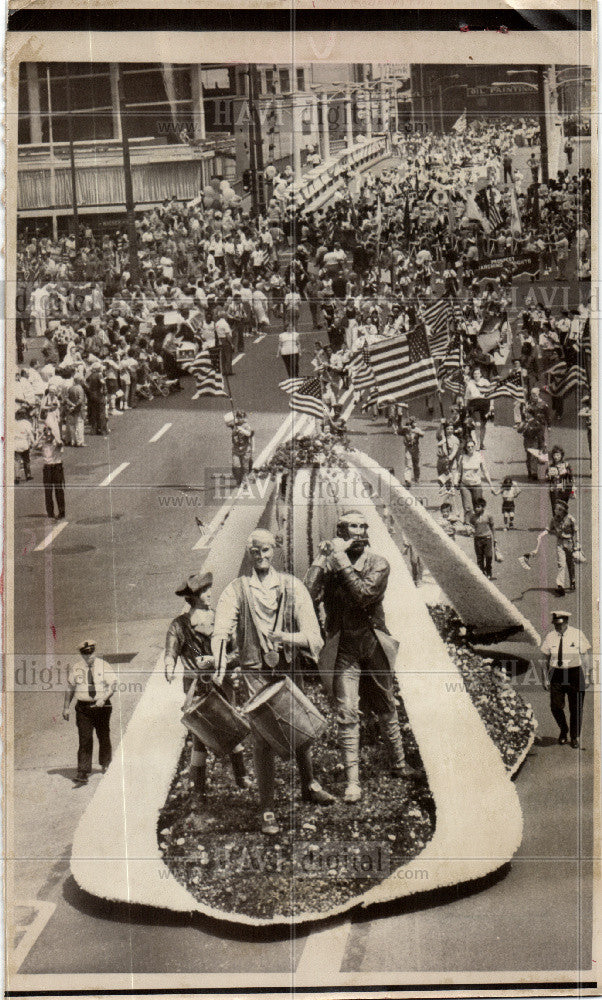 1976 Press Photo Bicentennial Celebration Parade Chicag - Historic Images