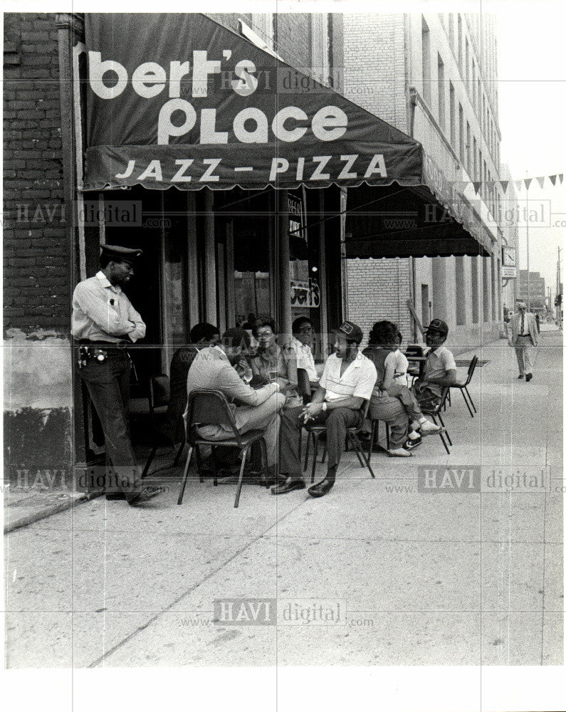 1984 Press Photo Bert&#39;s place  1984 60&#39;s radicals - Historic Images