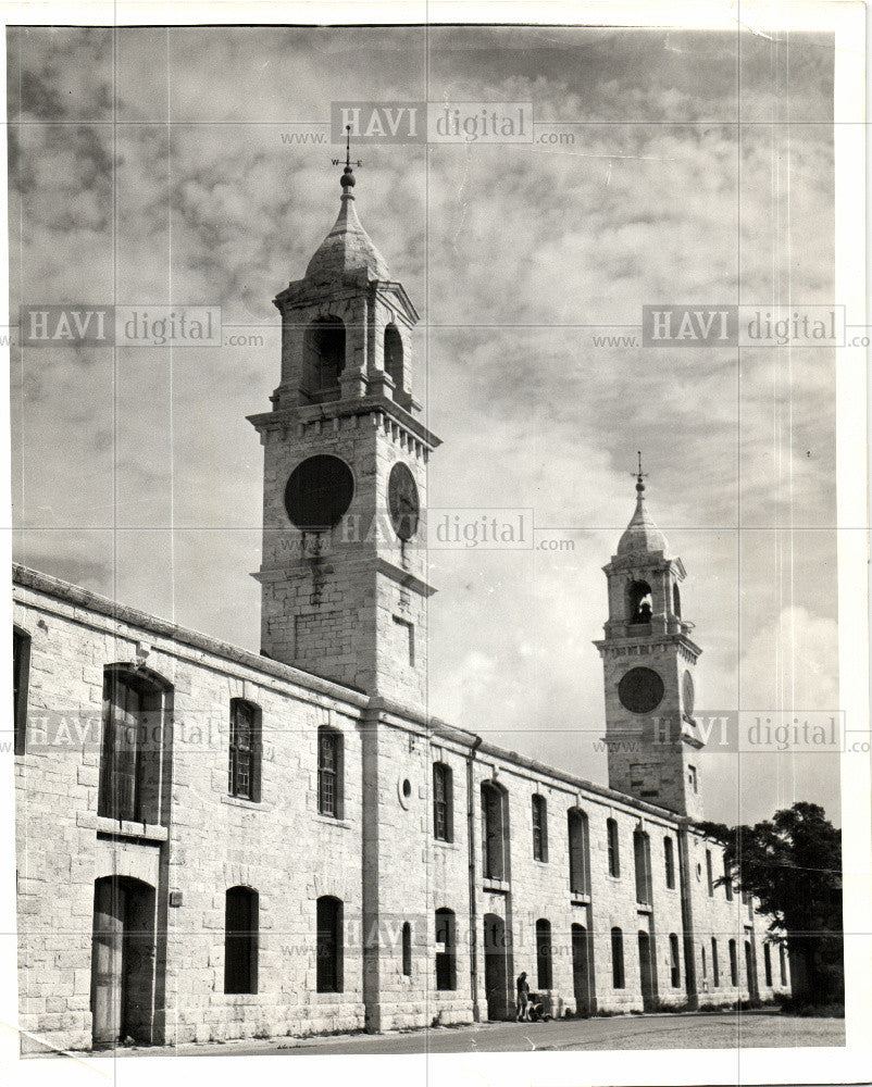 1981 Press Photo Bermuda Royal Naval Dockyard - Historic Images