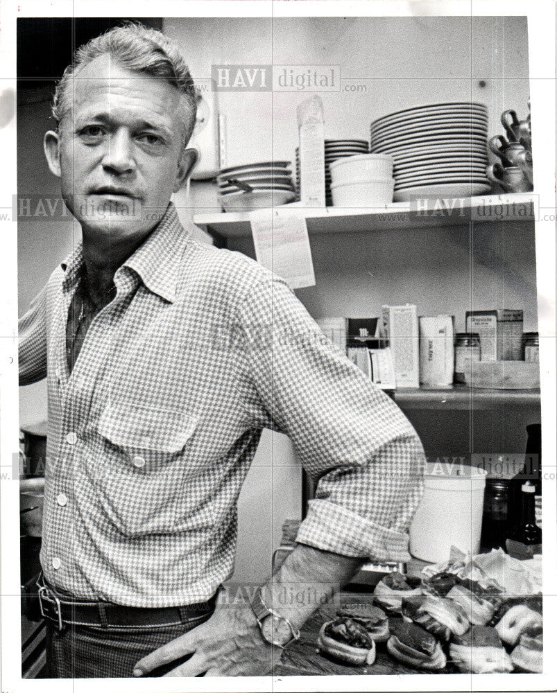 1977 Press Photo Bennoo cooking resturaunt sheik - Historic Images