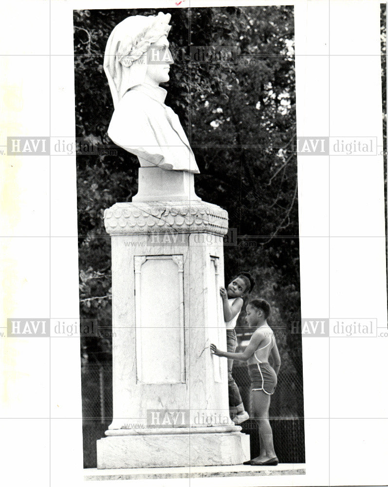 1984 Press Photo sculpture in the round - Historic Images