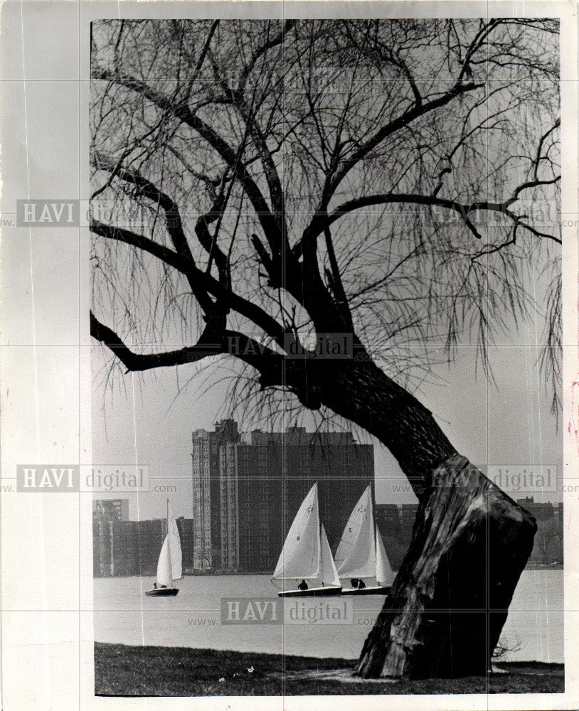 1973 Press Photo Smooth Sailing  Spring 1979 - Historic Images