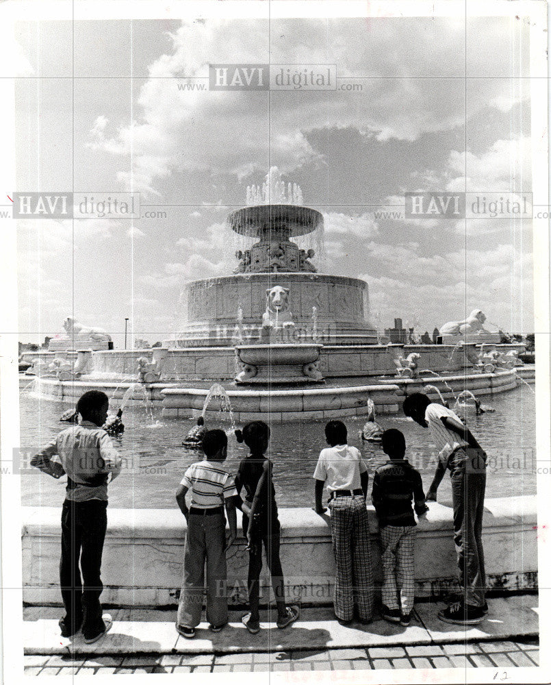 1985 Press Photo Scott fountain broken - Historic Images