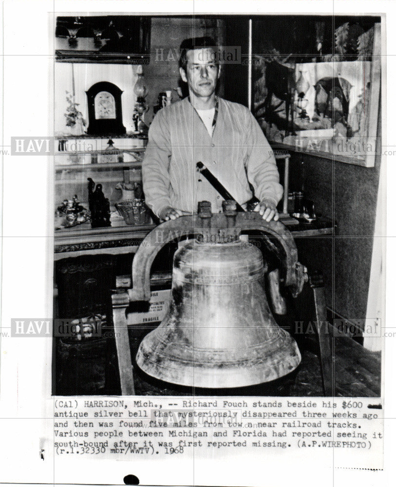 1969 Press Photo Richard Fouch Antique Silver Bell - Historic Images