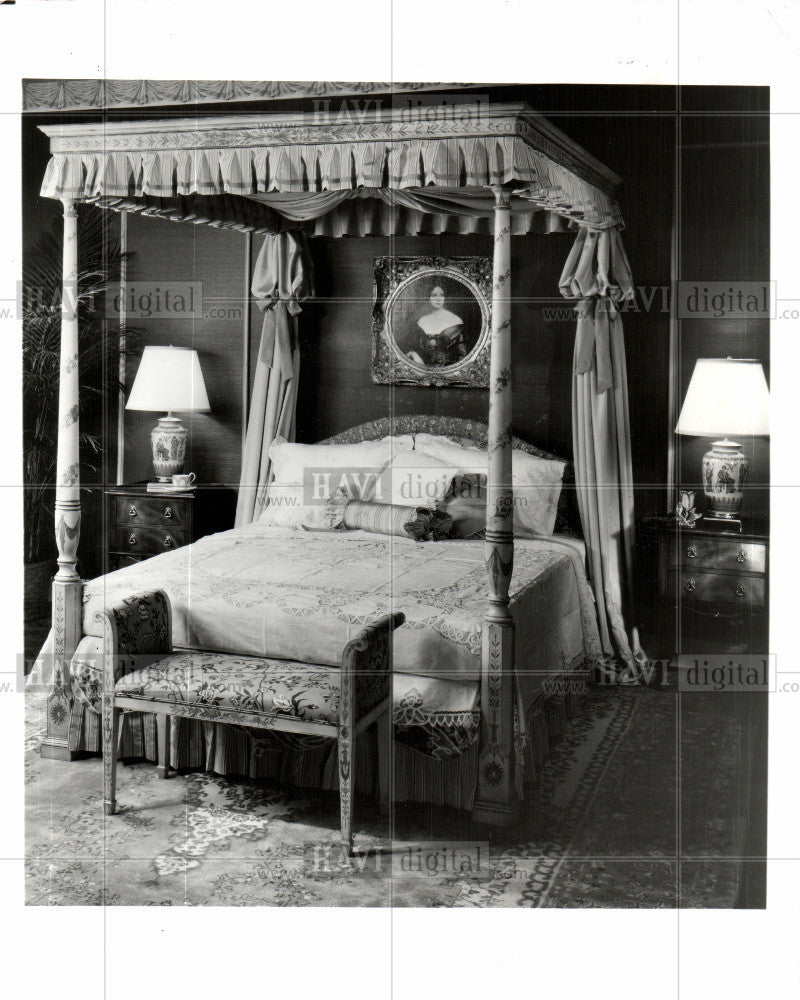 1989 Press Photo hepplewhite style bed - Historic Images