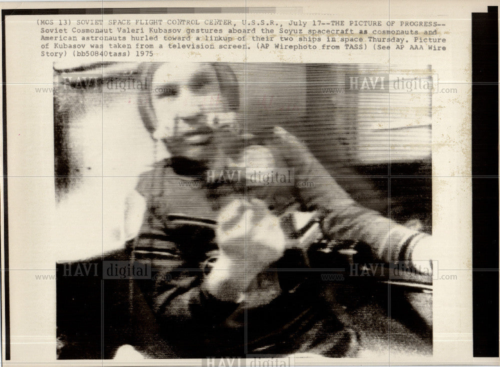 1975 Press Photo Soviet and U.S. astronauts linkup - Historic Images