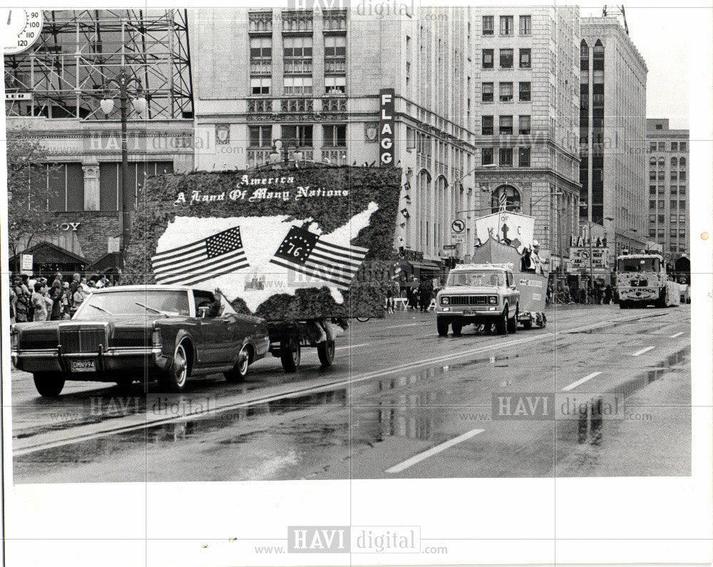 1976 Press Photo floats parade Woodward Avenue - Historic Images