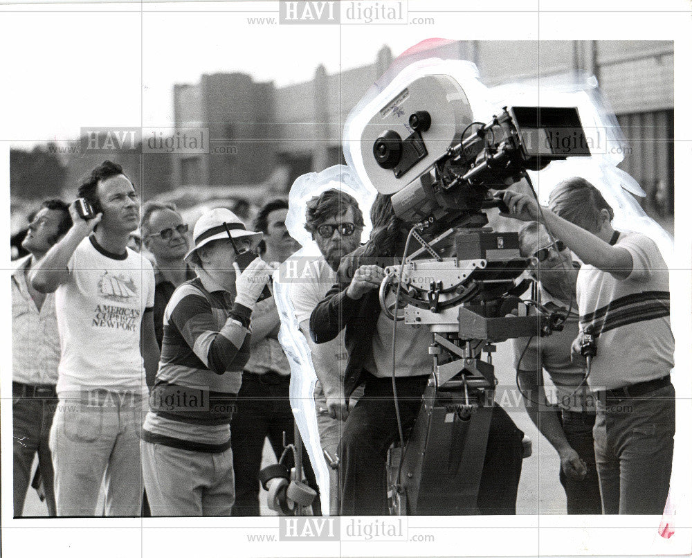 1987 Press Photo Betsy Director Daniel Petrie airport - Historic Images