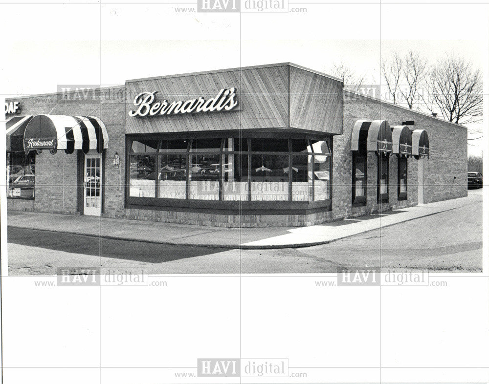 1983 Press Photo Bernardis Restaurant - Historic Images