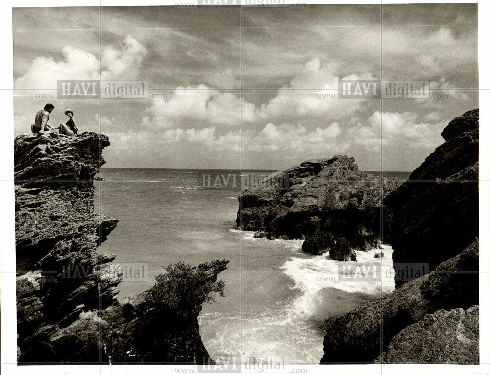 Press Photo Bermuda's South shore rocks - Historic Images