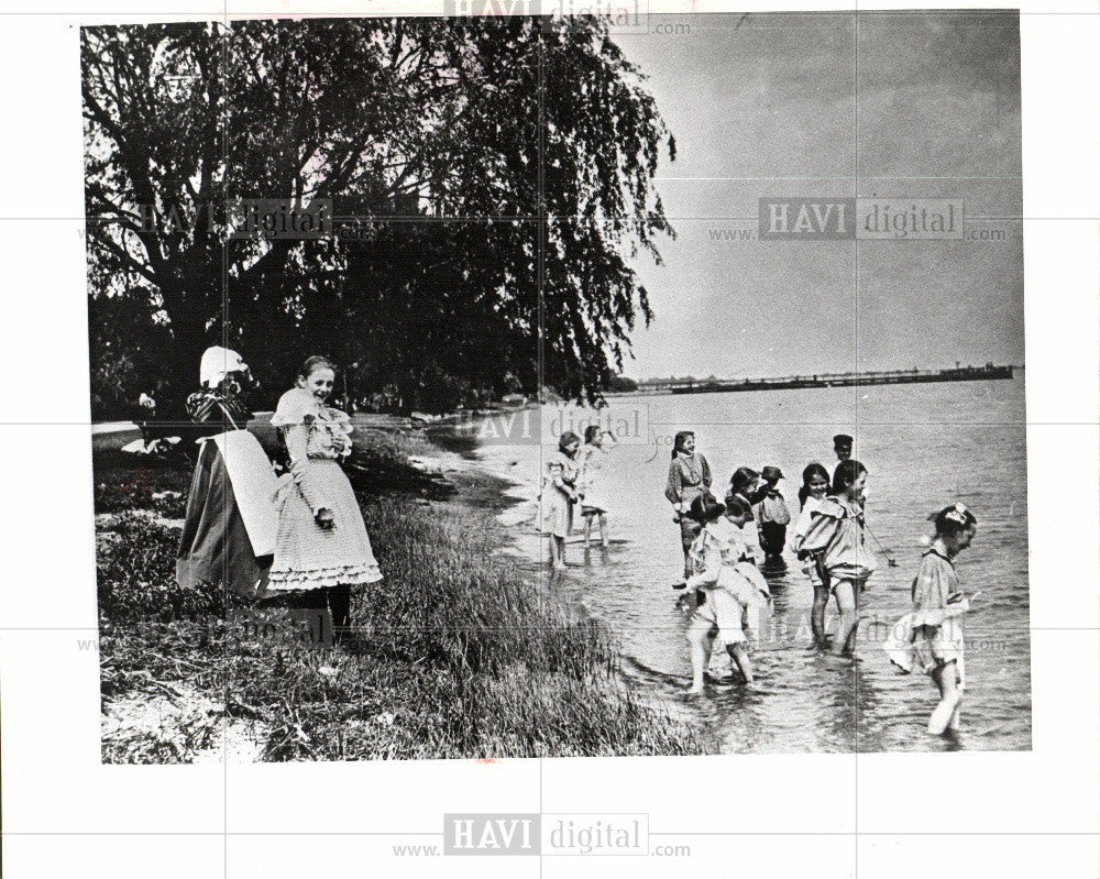 1981 Press Photo Belle Isle Historical Children River - Historic Images