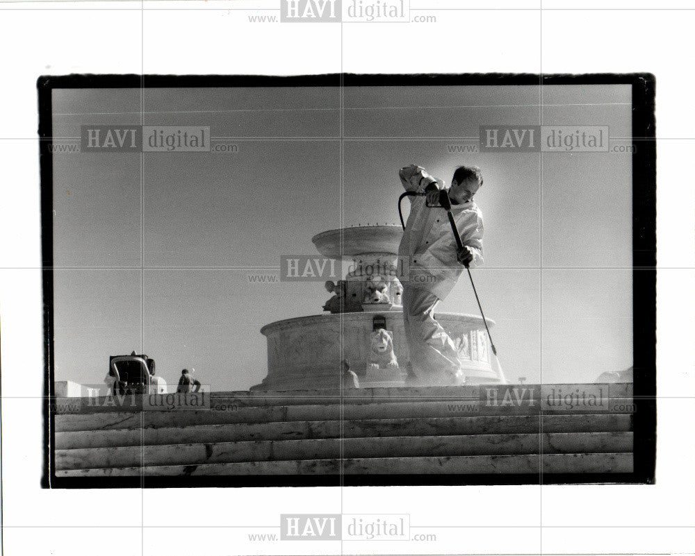 1989 Press Photo stone objects - Historic Images