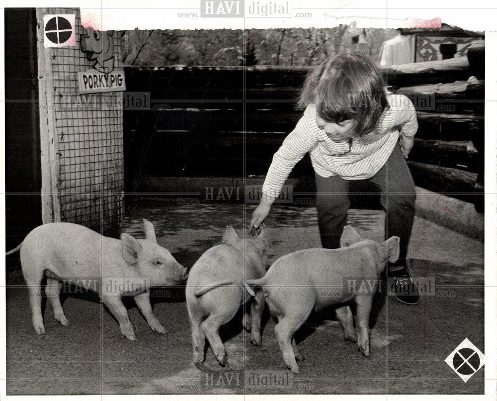 1967 Press Photo Anne Hildebrandt, childrens zoo - Historic Images