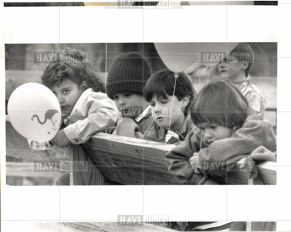 1989 Press Photo opening day at the Belle Isle Zoo. - Historic Images