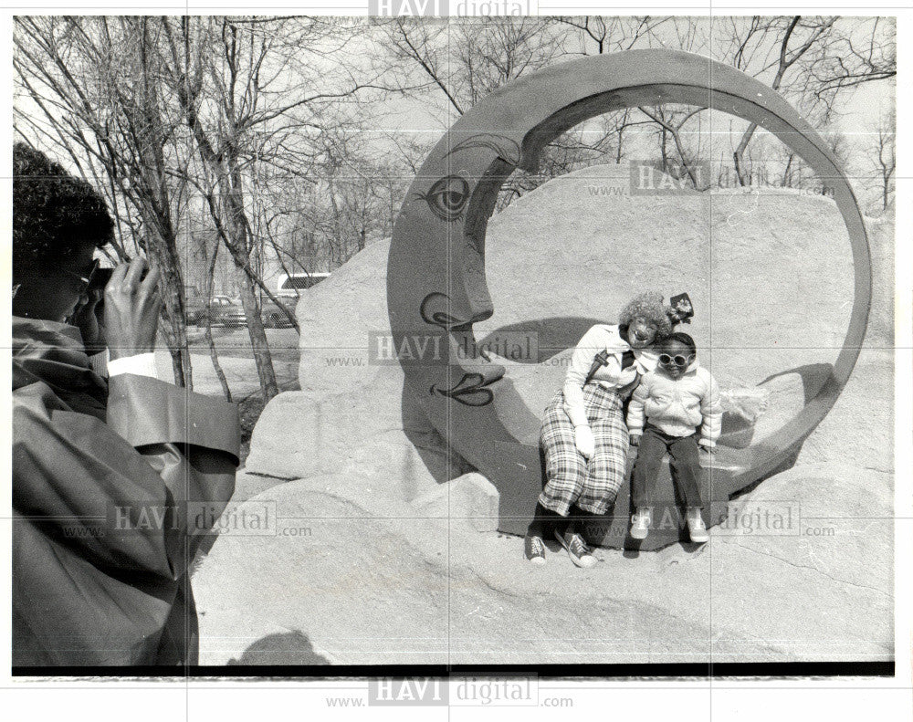 1984 Press Photo Belle Isle Zoo season opener 1984 - Historic Images