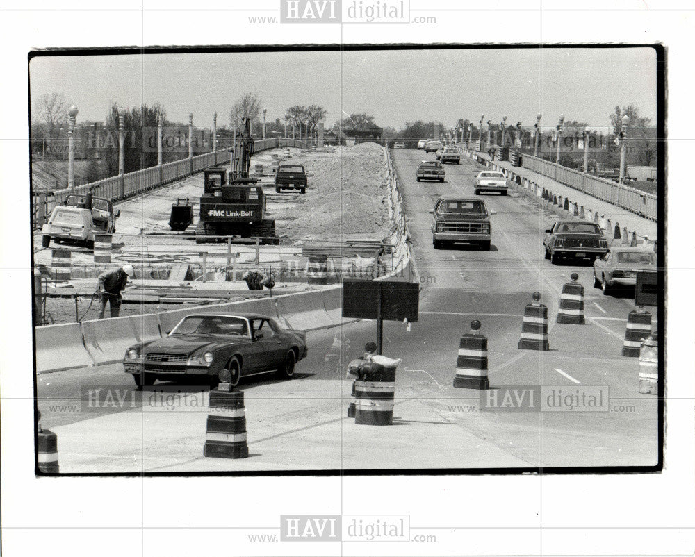 1984 Press Photo MacArthur Bridge Belle Isle MI repair - Historic Images