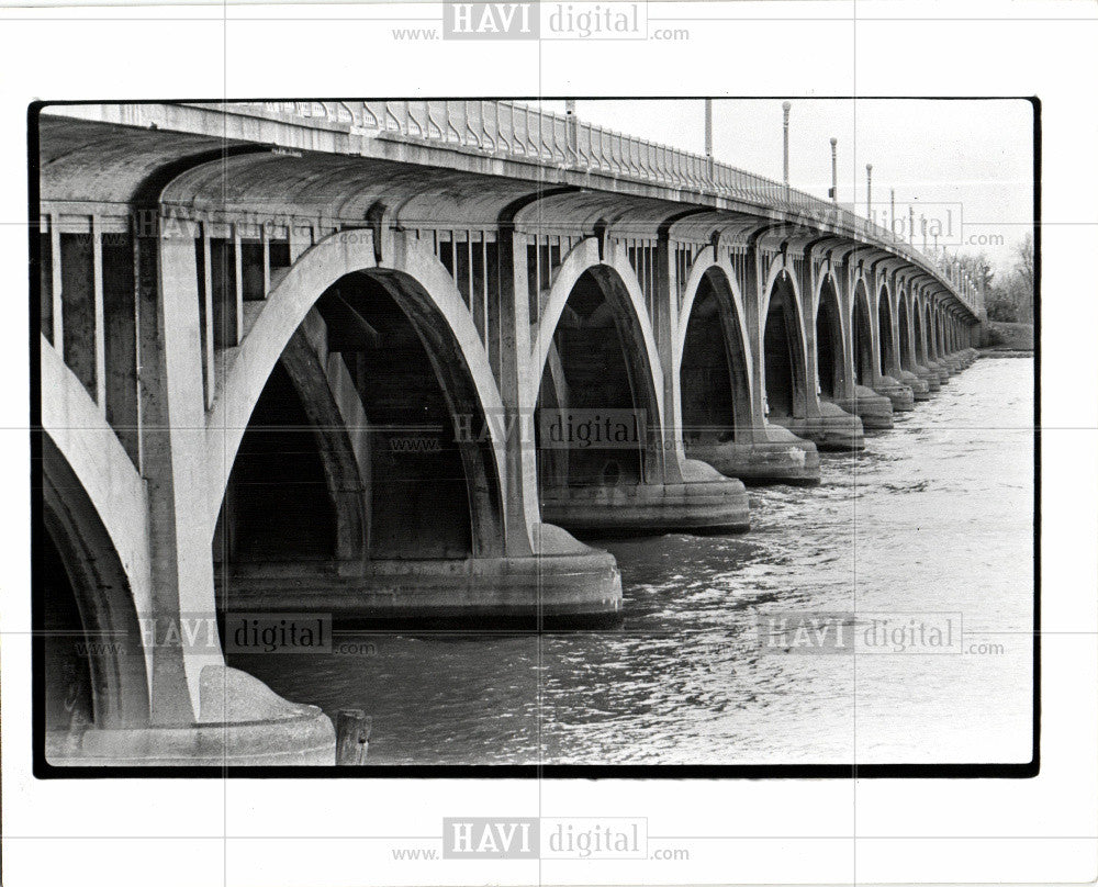 1988 Press Photo Belle Isle Bridge - Historic Images