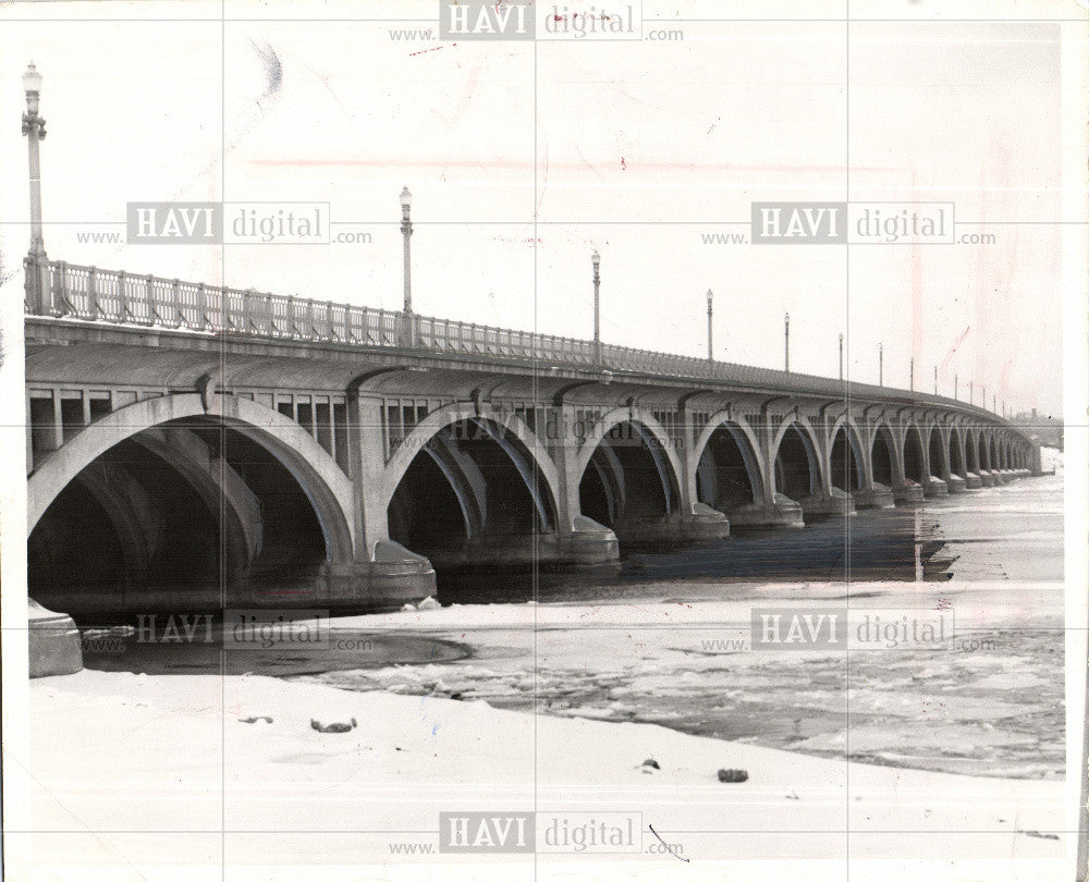 1967 Press Photo Belle Isle Bridge - Historic Images