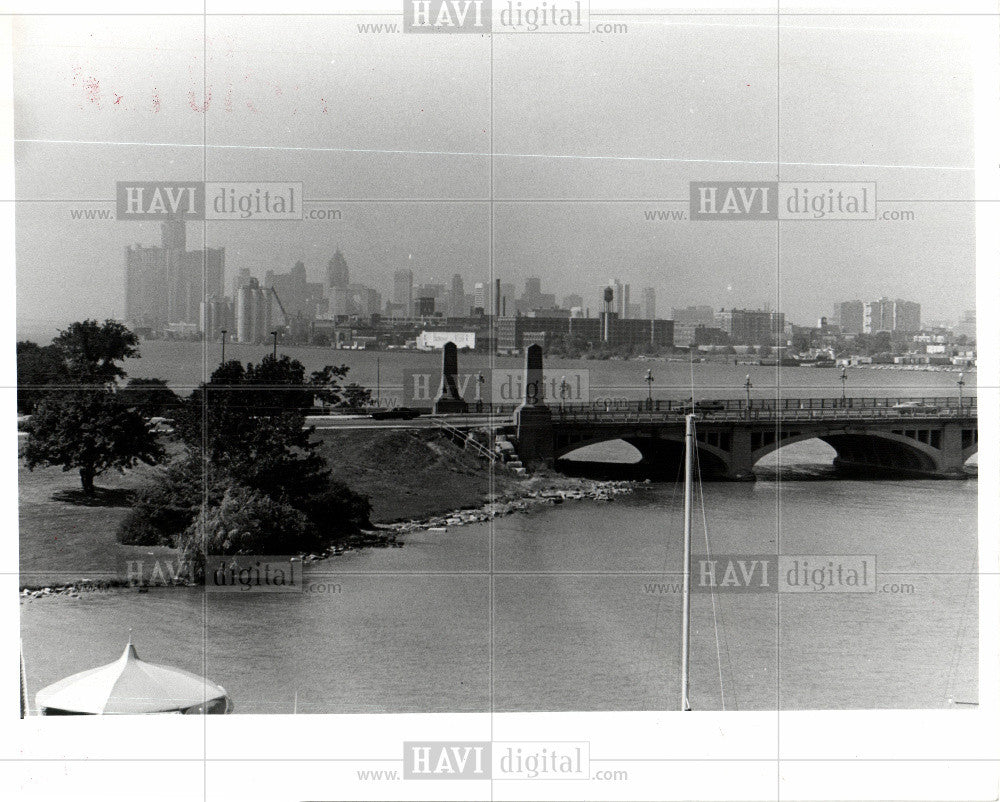 1976 Press Photo Belle Isle Bridge MacArthur Detroit MI - Historic Images