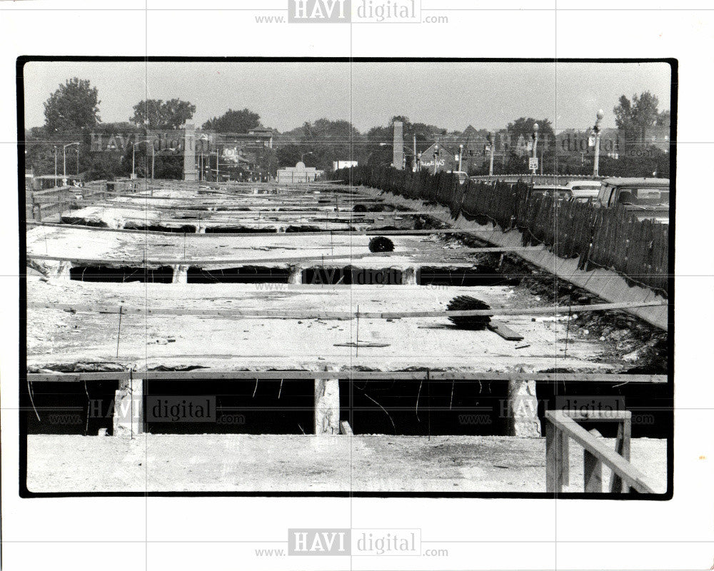 1998 Press Photo Belle Isle Bridge construction holes - Historic Images