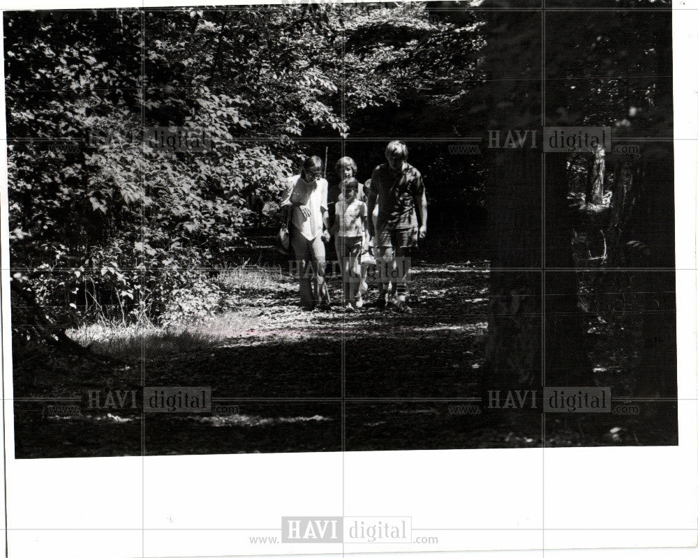 1977 Press Photo Belle Isle&#39;s nature trails - Historic Images