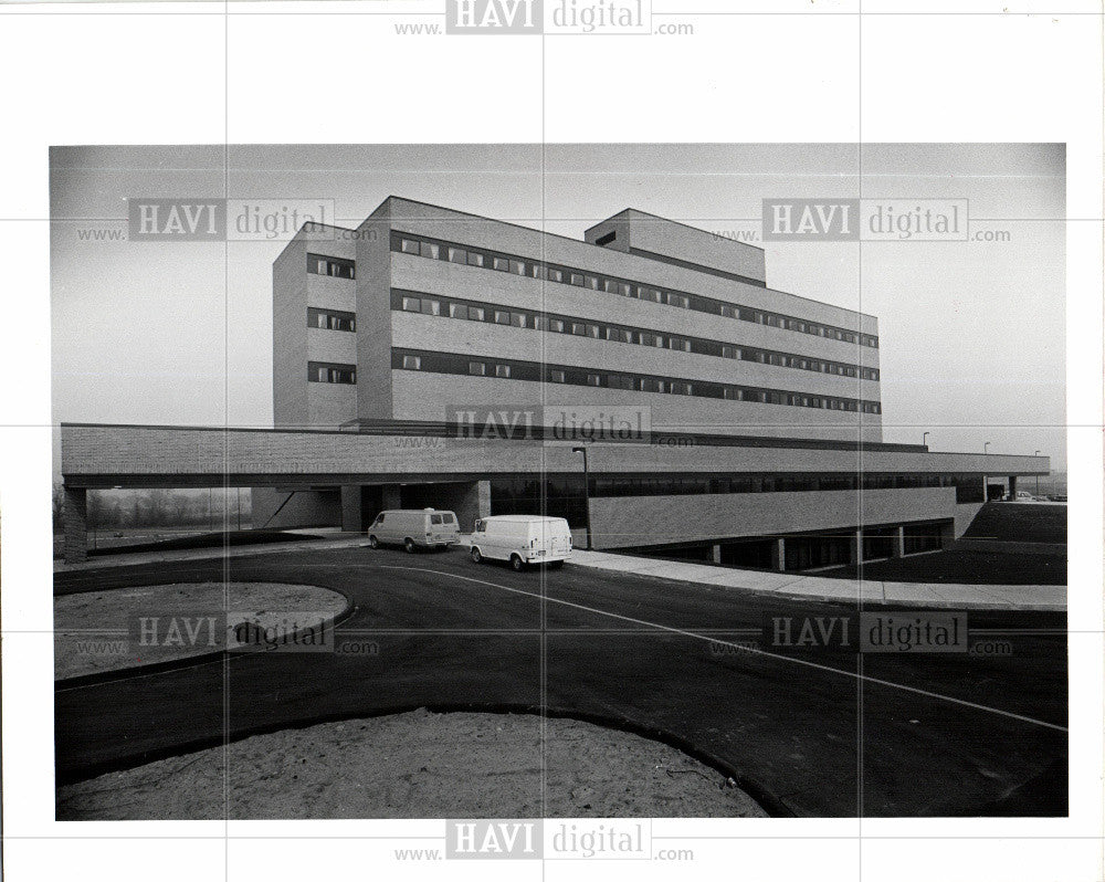 1977 Press Photo Building Health Center Detroit 1977 - Historic Images