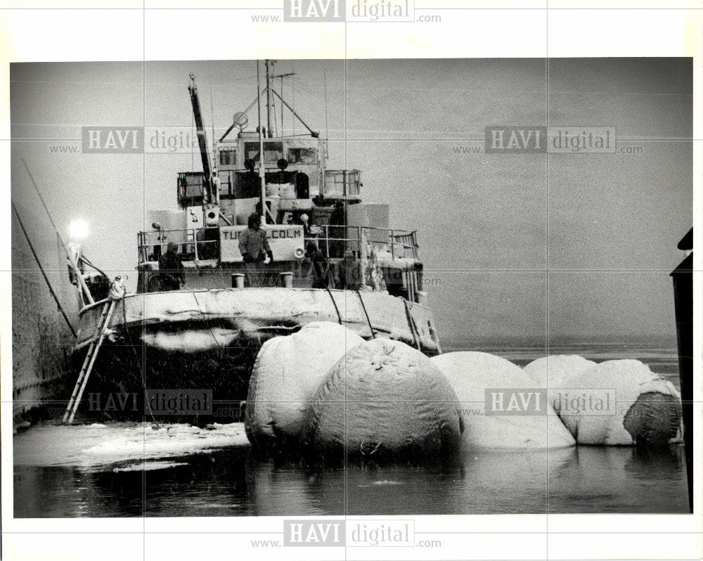 1985 Press Photo Barge - Historic Images