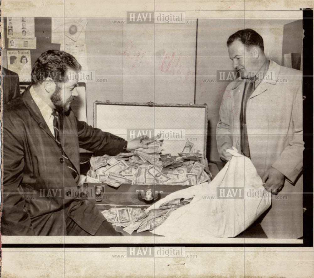 1971 Press Photo Bank Robberry - Historic Images