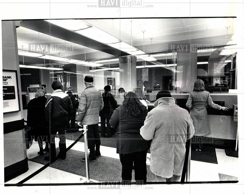 1982 Press Photo National Bank of Detroit pension check - Historic Images