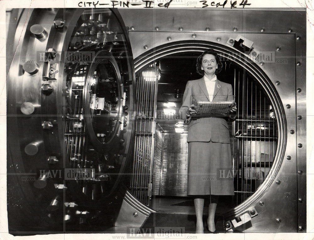 1957 Press Photo NATIONAL BANK DETROIT, Stock papers - Historic Images