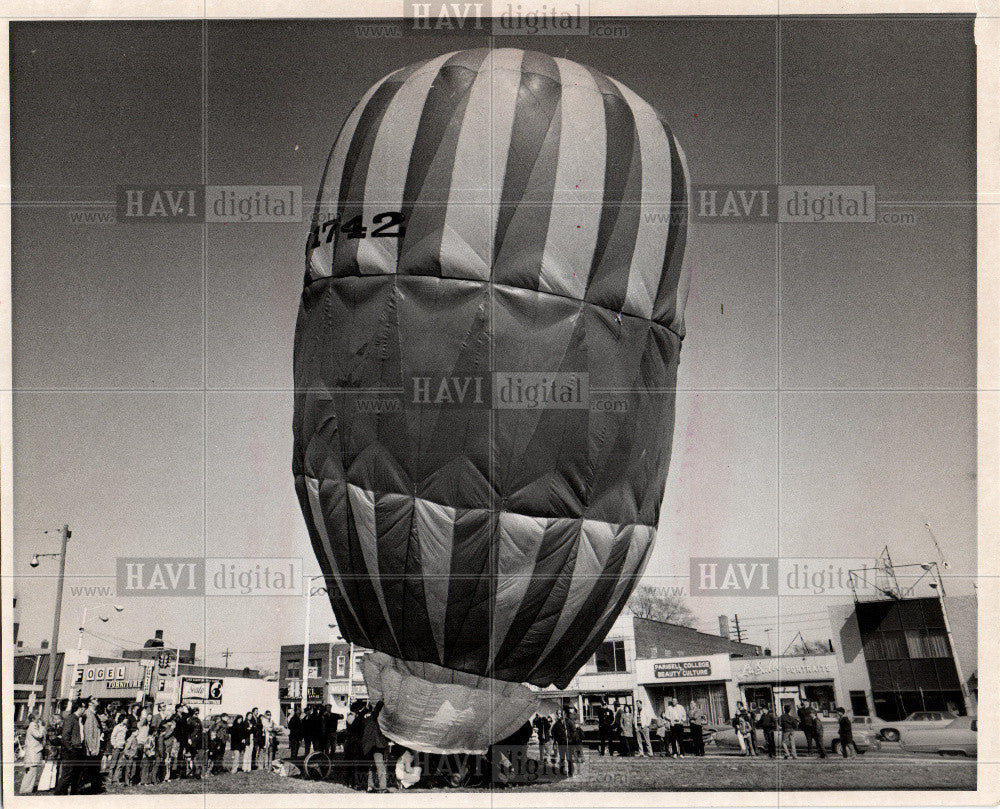 1973 Press Photo balloon Wyandotte Downriver Boat Show - Historic Images