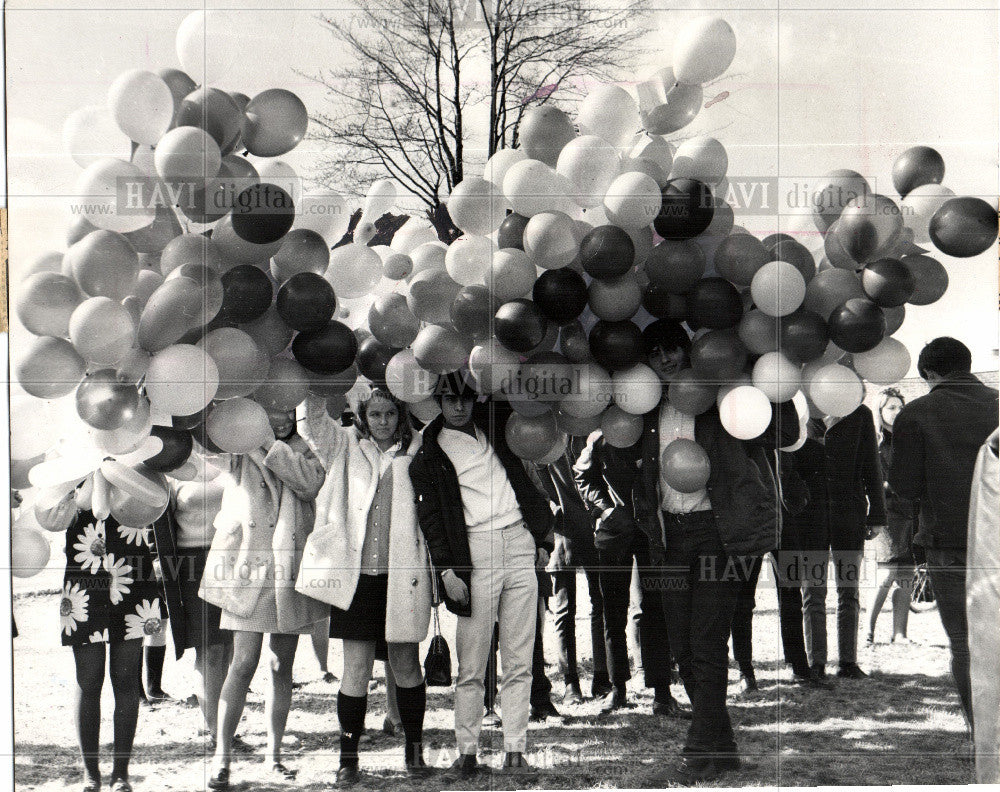 1969 Press Photo Balloons - Historic Images