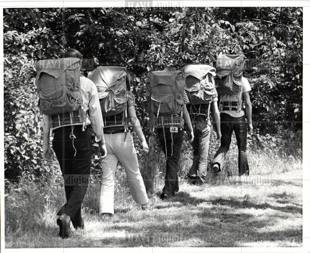 1972 Press Photo Backpacking Hiking Lahser High - Historic Images