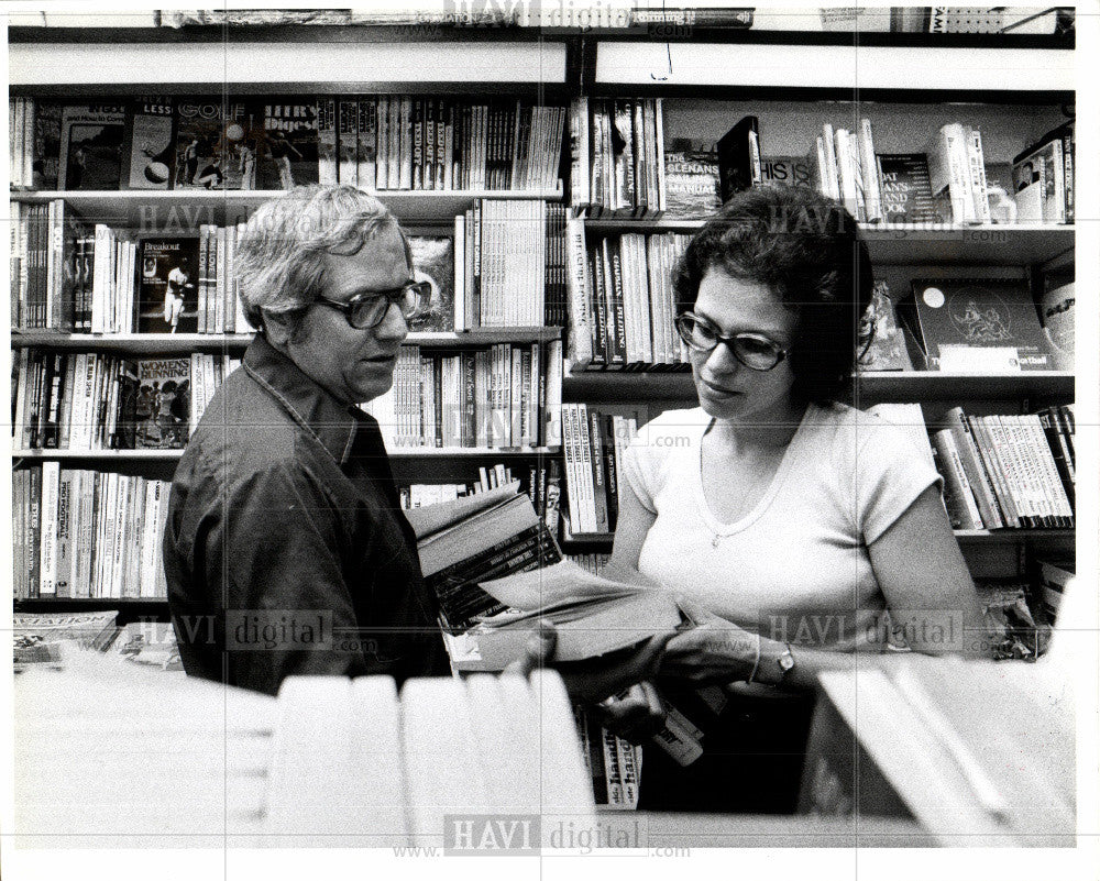 Press Photo Bookstore - Historic Images