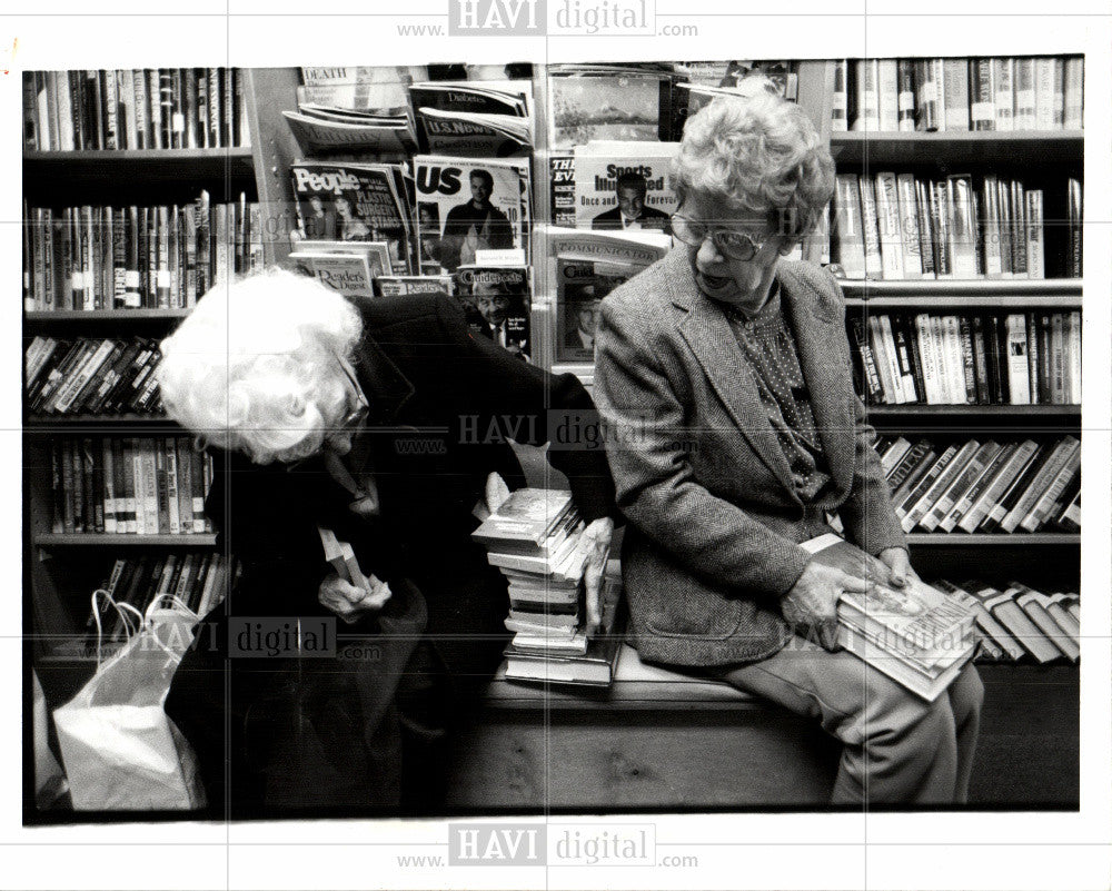 1992 Press Photo book mobile library 1992 people - Historic Images