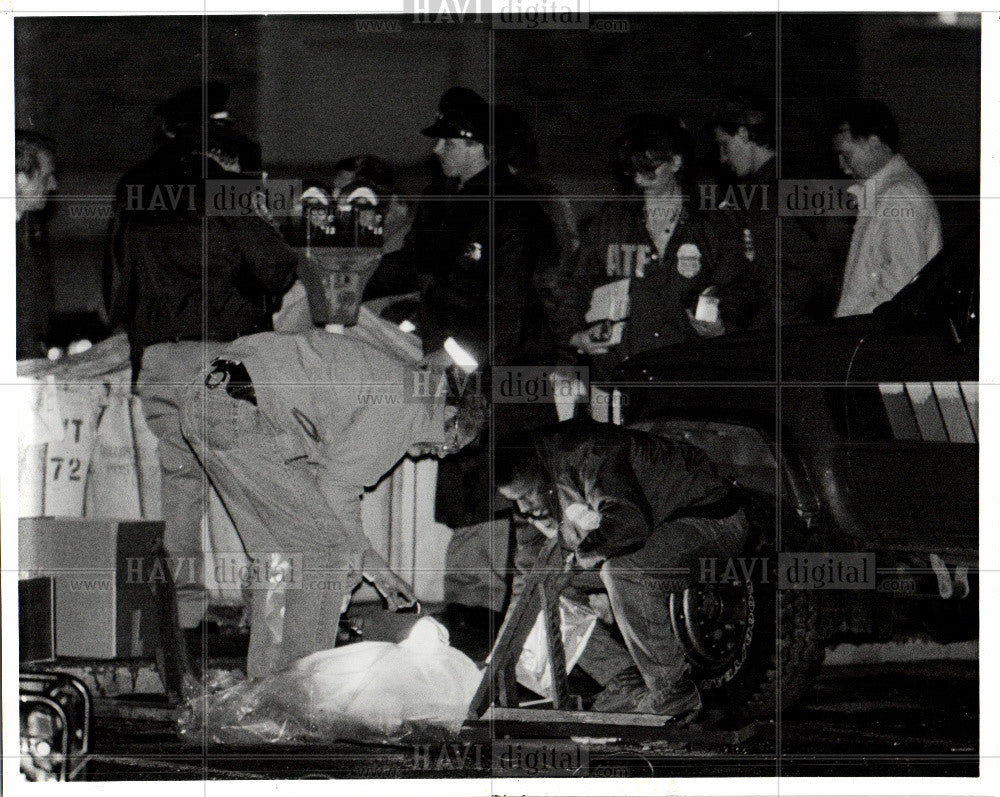 1998 Press Photo Post office bomb tax protest terrorism - Historic Images