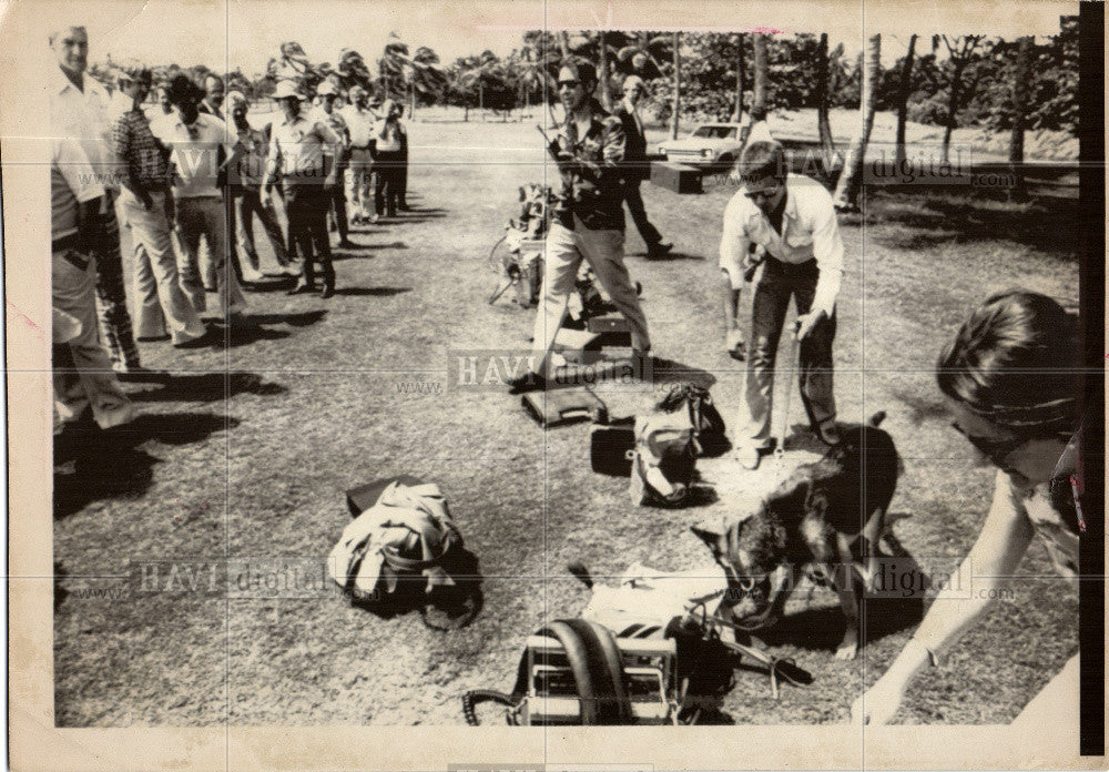 1976 Press Photo BOMB AND BOMBING - Historic Images