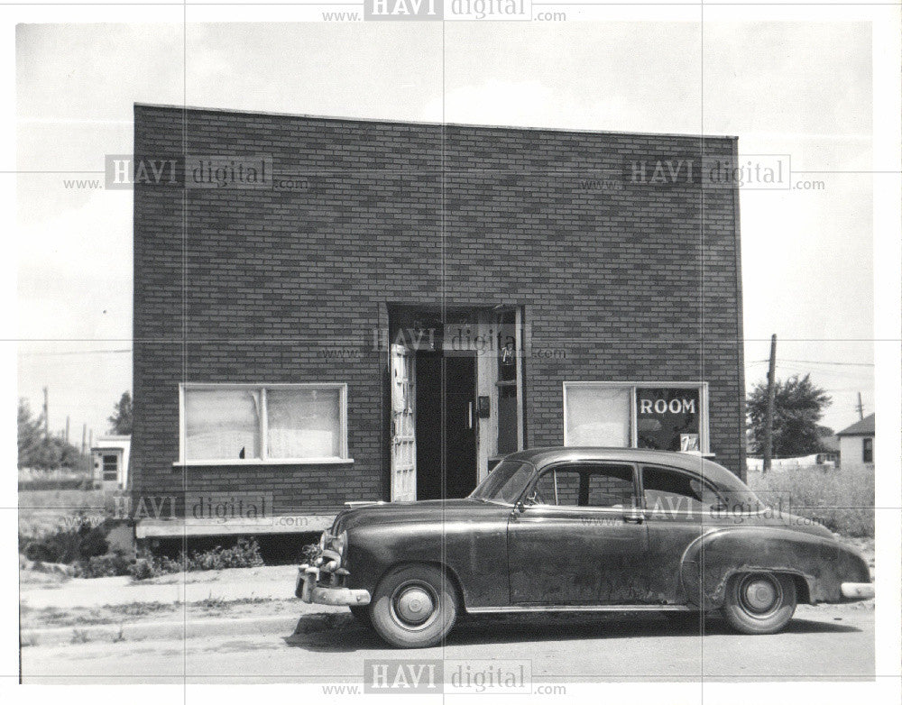 1966 Press Photo Poul room   Mill St - Historic Images