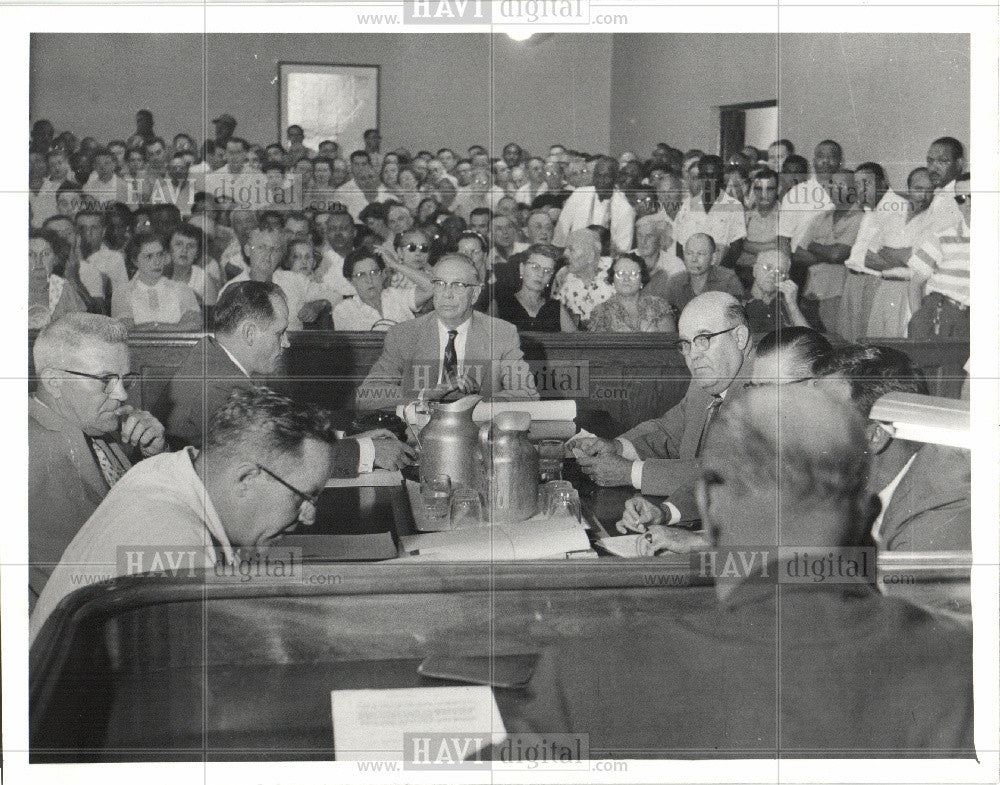 Press Photo meeting, trondle, kovin, Petv, Brown - Historic Images