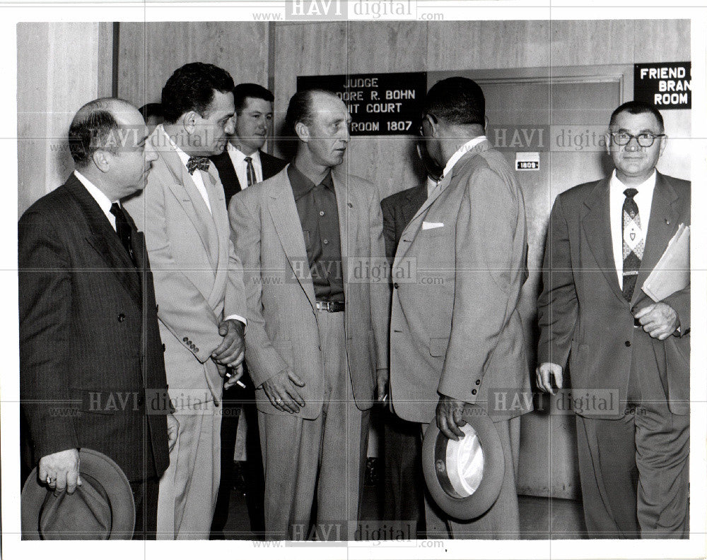 Press Photo Men outside Judge Theodore Bohn Cour - Historic Images